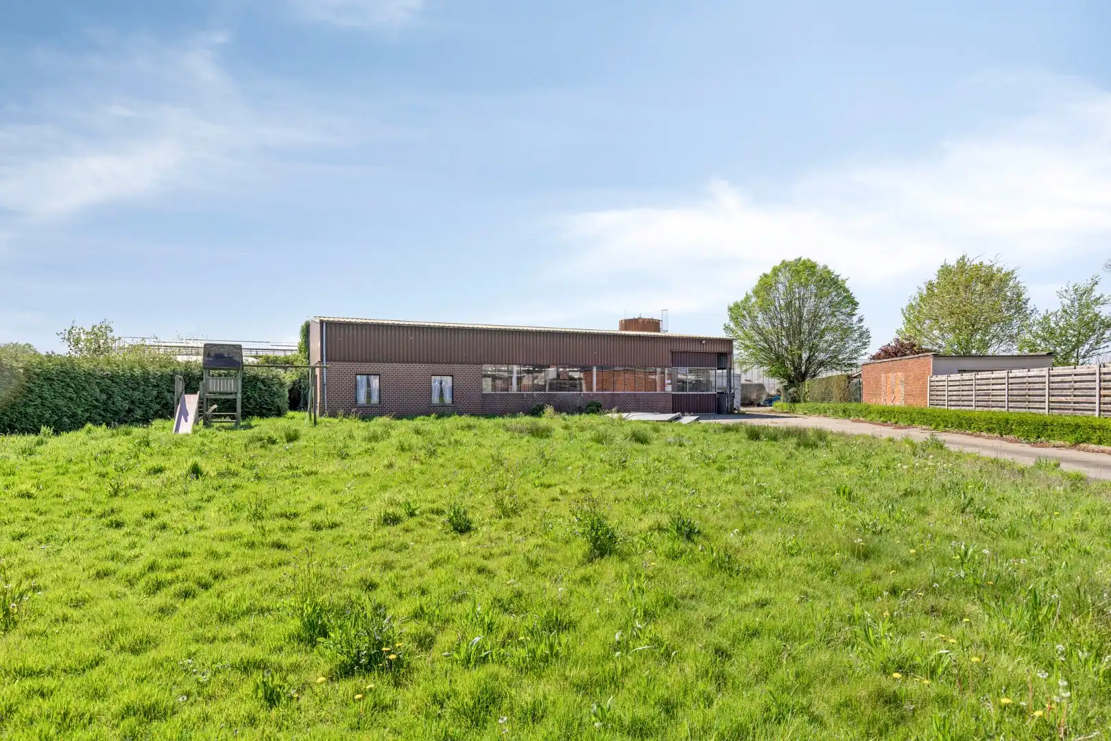 Serrecomplex met agrarische grond en magazijn foto 10