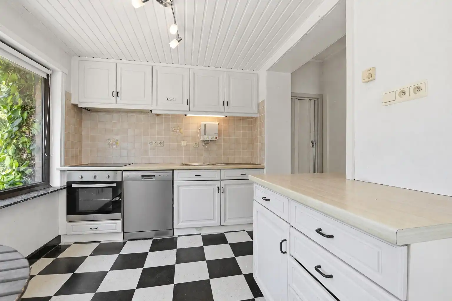 Authentieke en karaktervolle bungalow met veel mogelijkheden in Vosseslag, De Haan foto 7