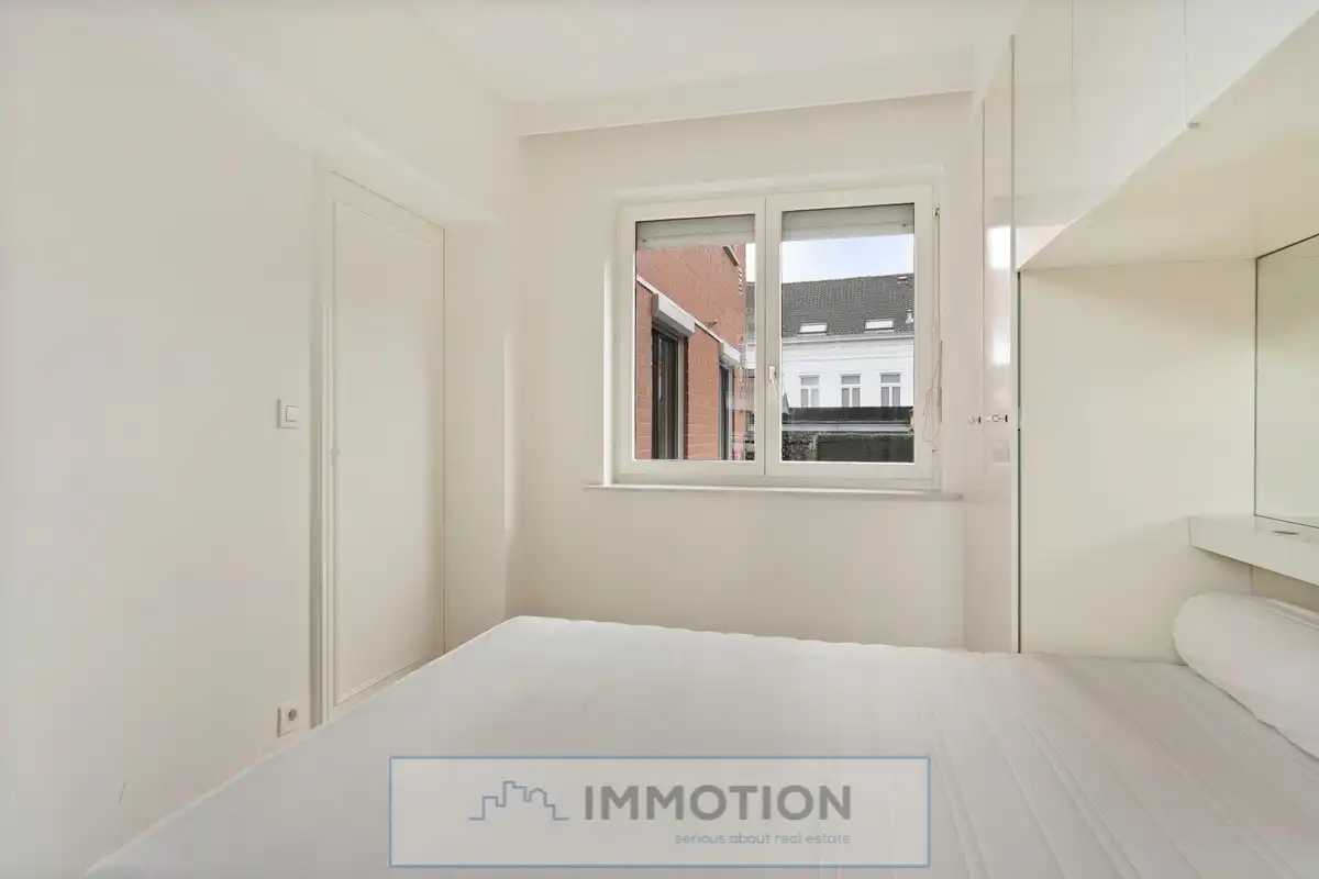 Mooi 1-slaapkamer appartement met parking aan het Overbekeplein. foto 10