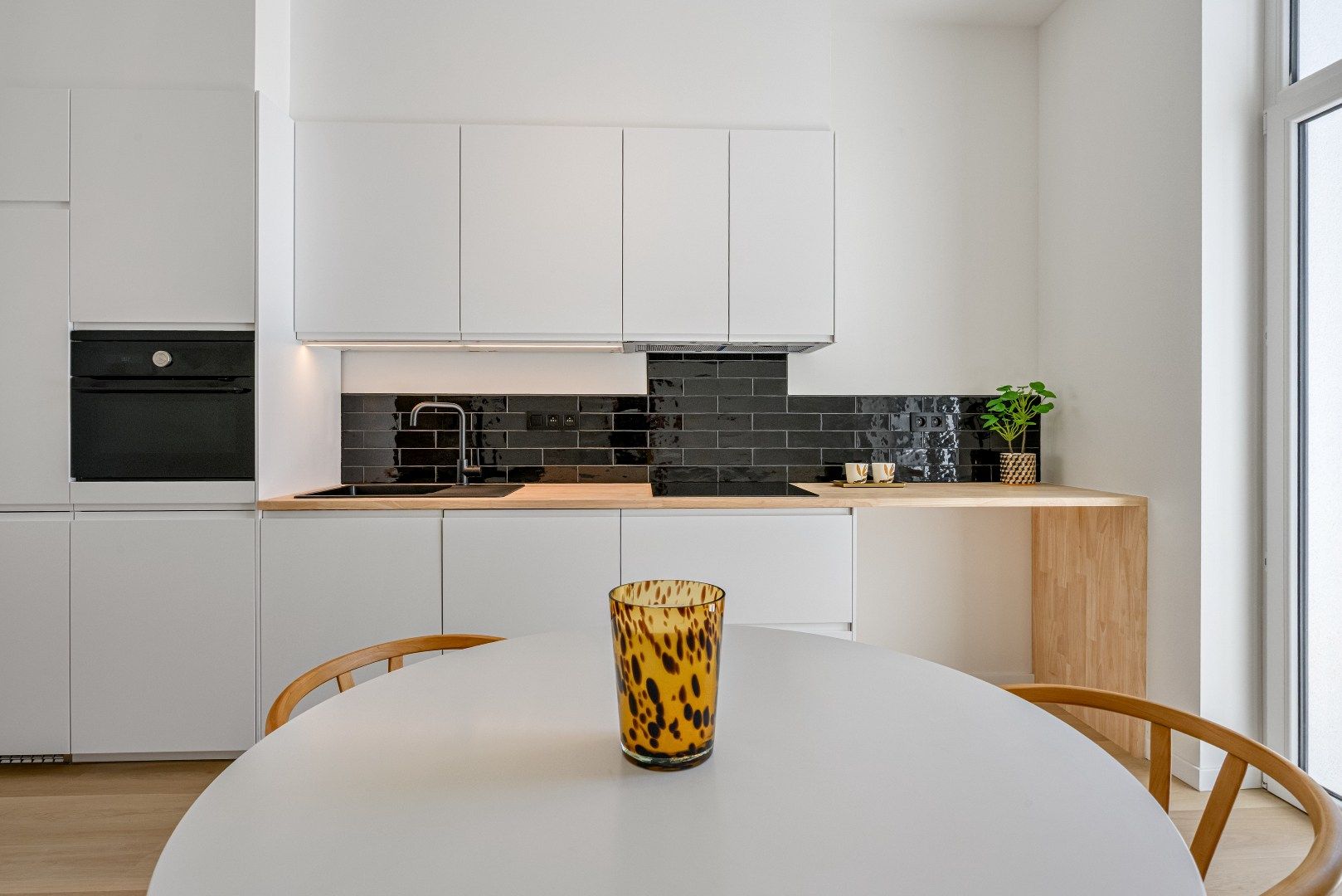 Stijlvol wonen in een  gerenoveerd appartement nabij Station Gent-Sint-Pieters foto 9