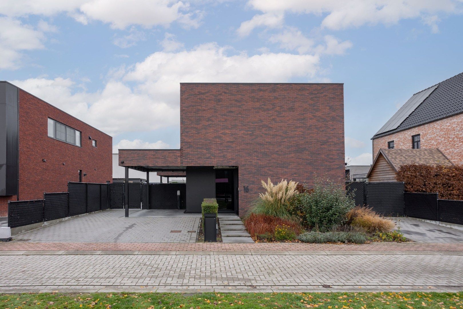 Prachtige, instapklare woning te koop! foto {{pictureIndex}}