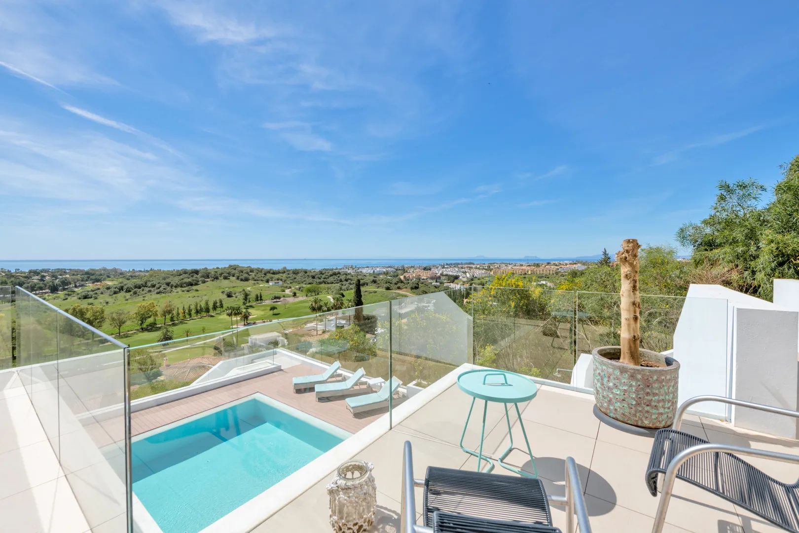 Indrukwekkende luxe villa met panoramisch uitzicht op zee en bergen in El Paraiso, Benahavis foto 2