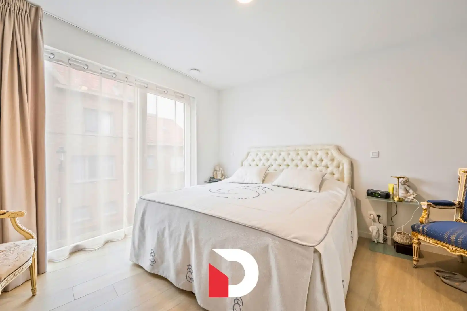 Instapklaar hoekappartement met 2 slk label A en ruim terras centrum Brugge foto 12