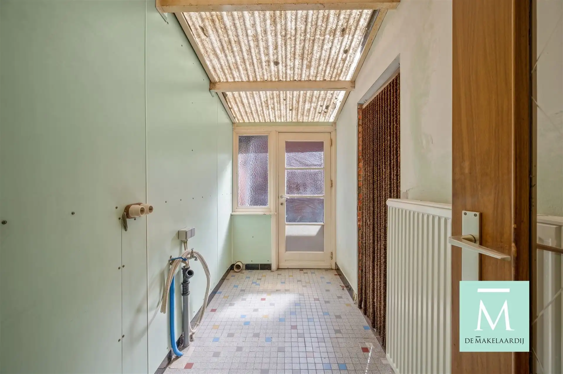 Leuke, op te frissen starterswoning met 3 slaapkamers en gezellig terrasje op toplocatie! foto 8