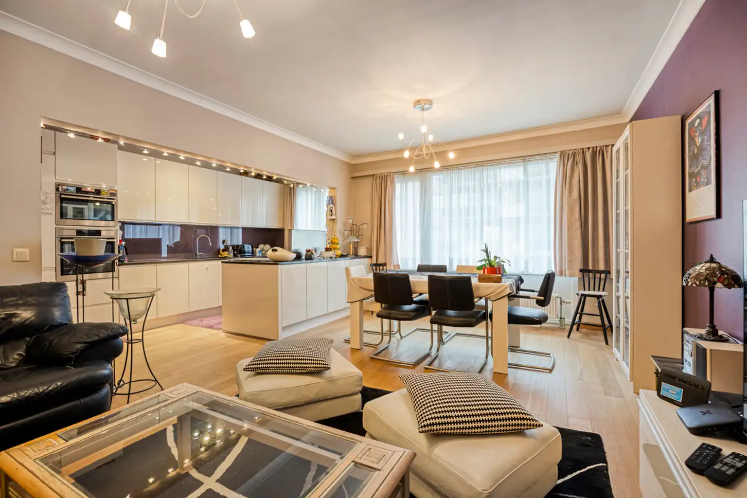 Hoofdfoto van de publicatie: Instapklaar en lichtrijk 2-kamerappartement met garagebox 
