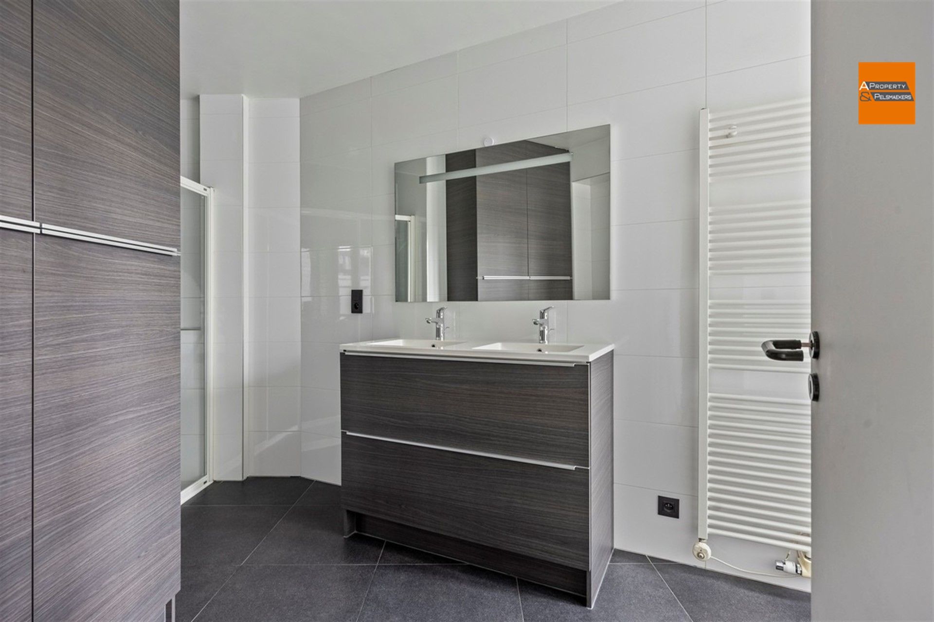 Gerenoveerde woning foto 19