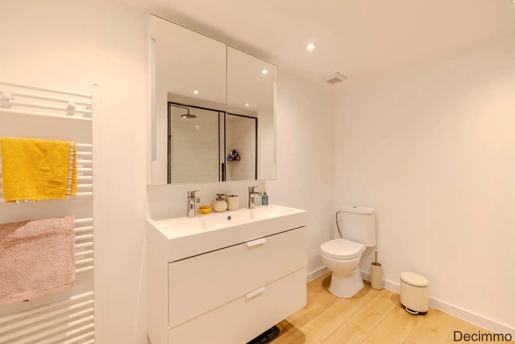 Deels gerenoveerde woning met 3 slpks en ruime zolder op ca. 470 m² grond. foto 12