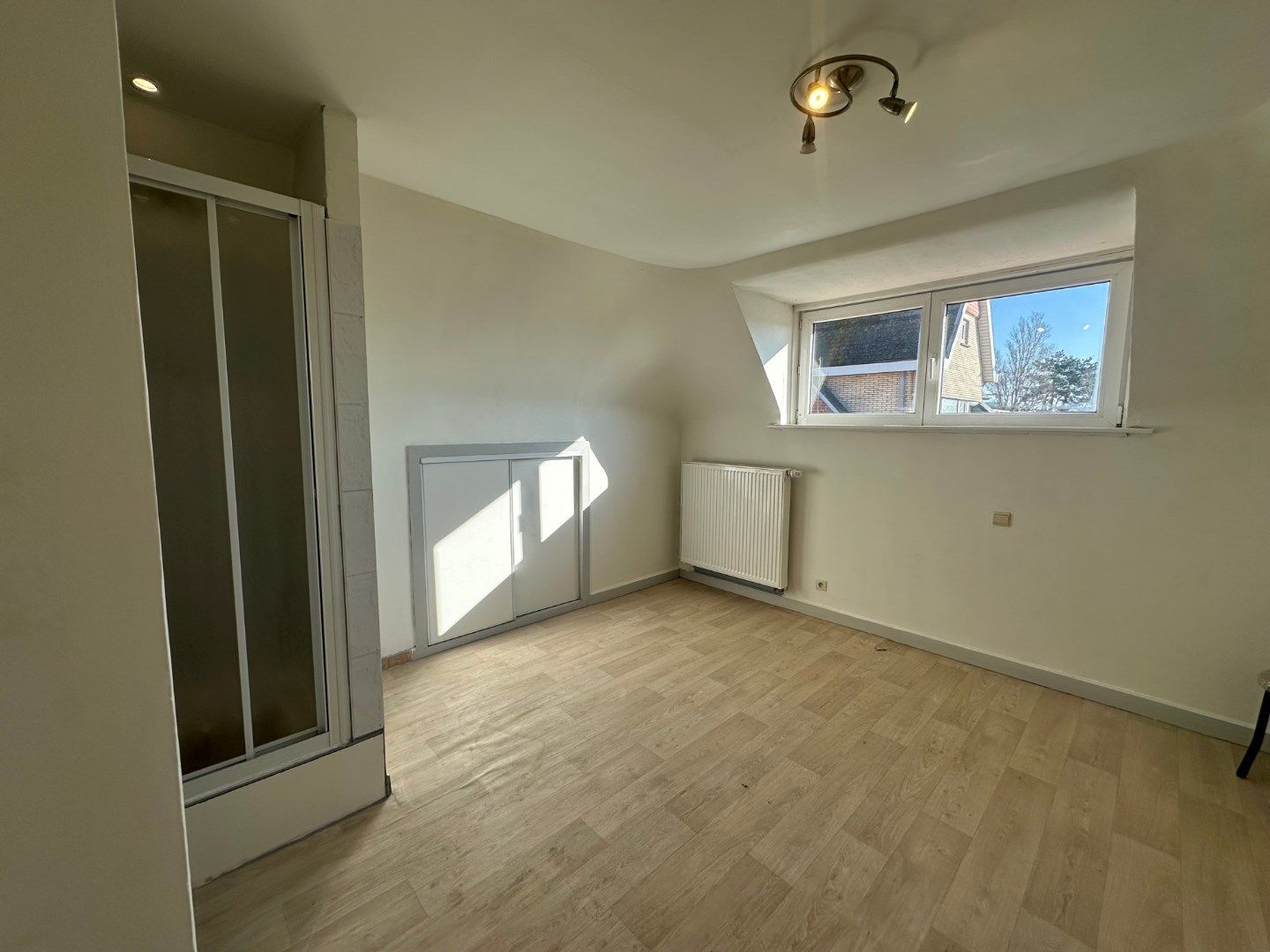 Appartement met 1 ruime slaapkamer en mogelijkheid tot aankoop garage in gebouw foto 4