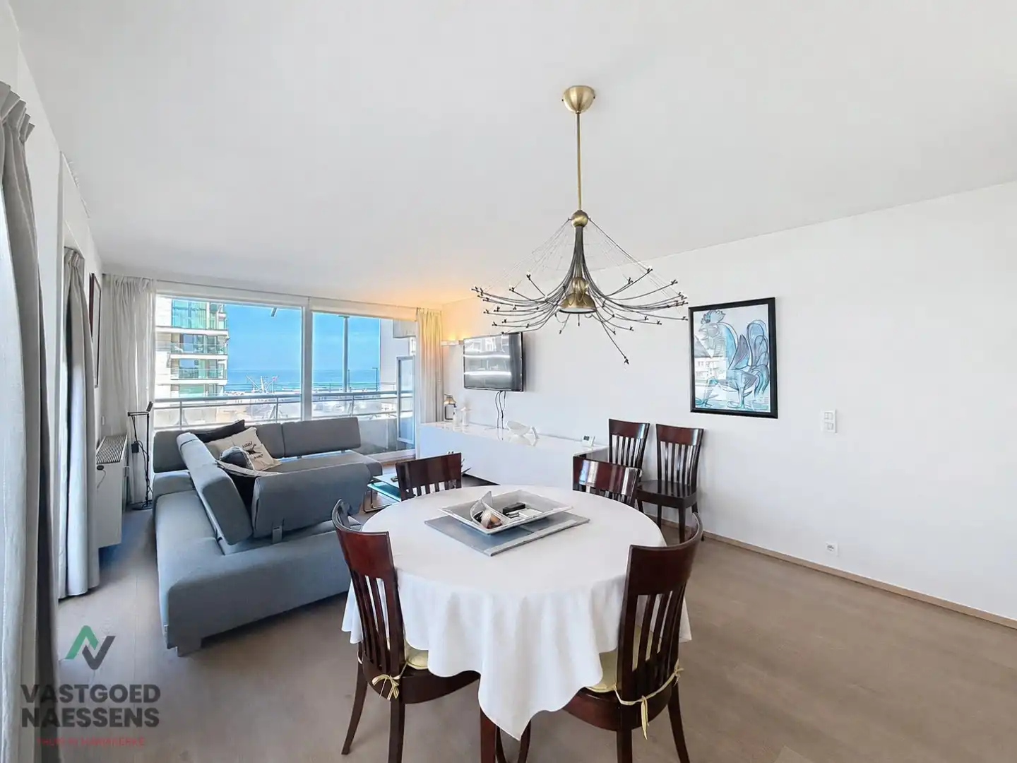 SCHITTEREND VERNIEUWD HOEKAPPARTEMENT – 2 SLPK – TERRASSEN – ZEEZICHT EN ZICHT OP GOLF foto 2