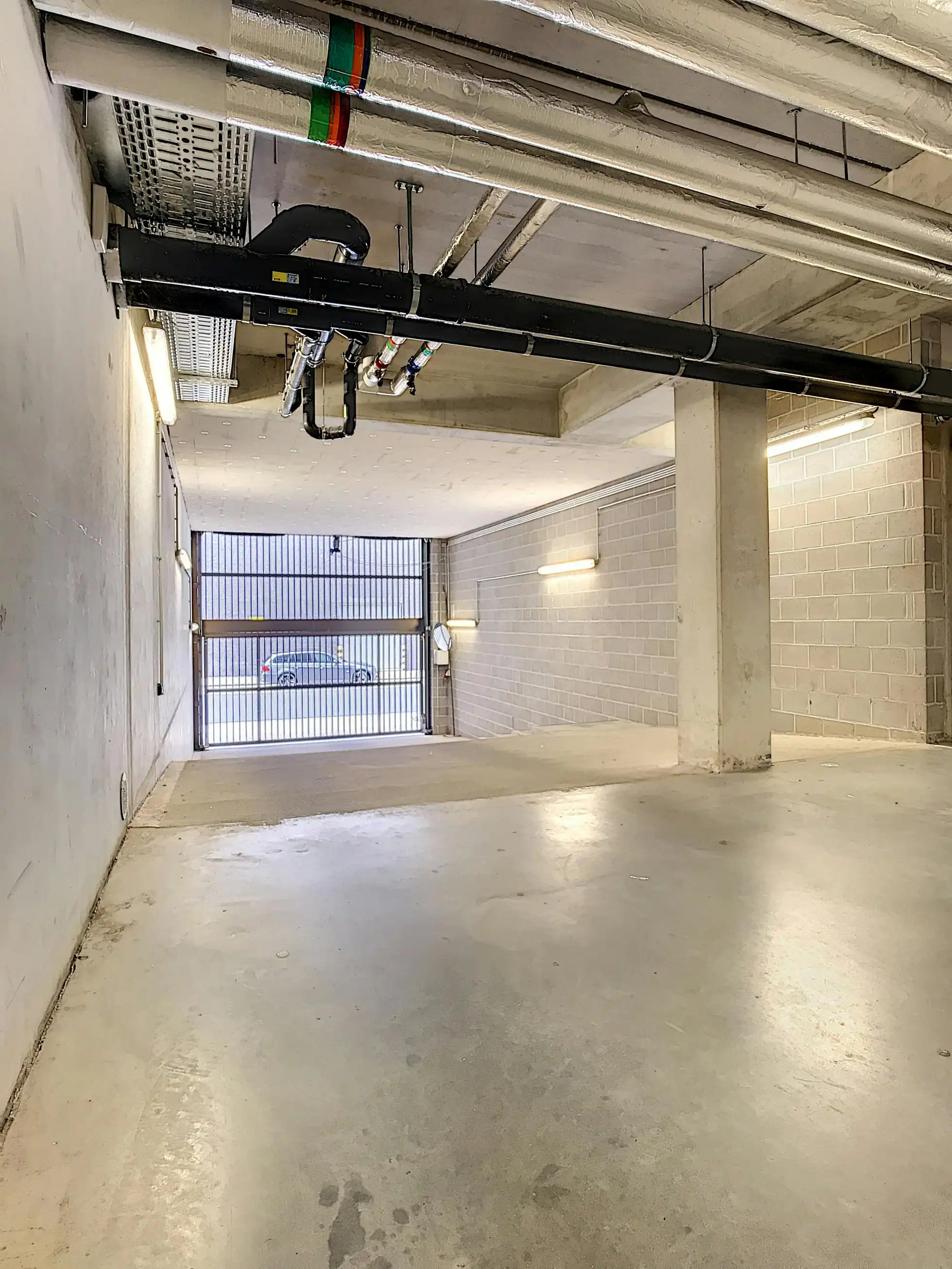 Ruim en vlot toegankelijke staanplaatsen  foto 3