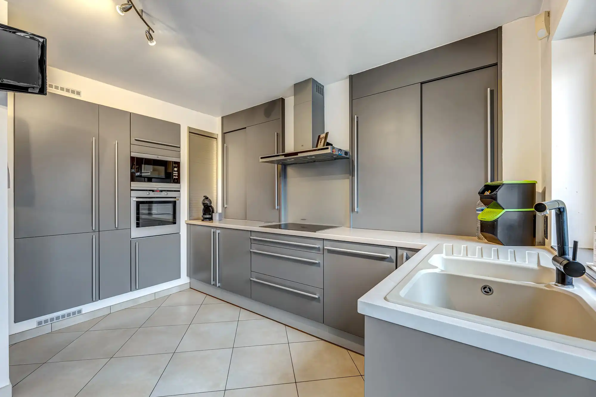 Woonst met 4 slpks en verwarmd zwembad in Erembodegem foto 5