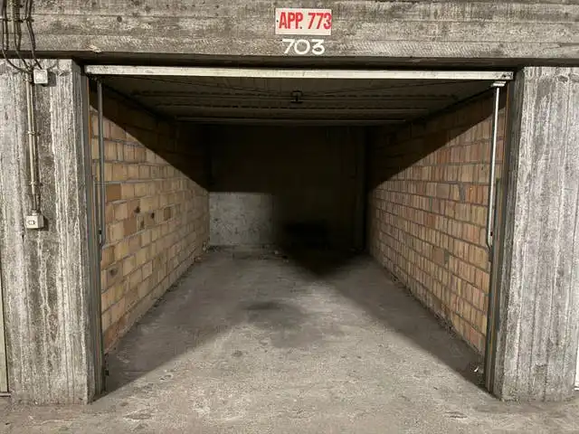 Garagebox te koop Royal Palace foto 3
