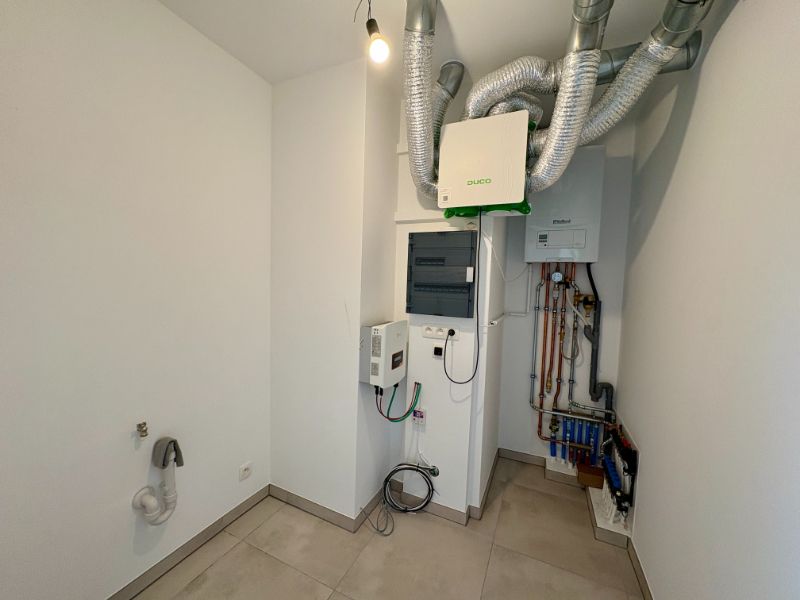 INSTAPKLAAR ENERGIEZUINIG TWEESLAAPKAMER APPARTEMENT, TWEE TERRASSEN EN OVERDEKTE CARPORT foto 7