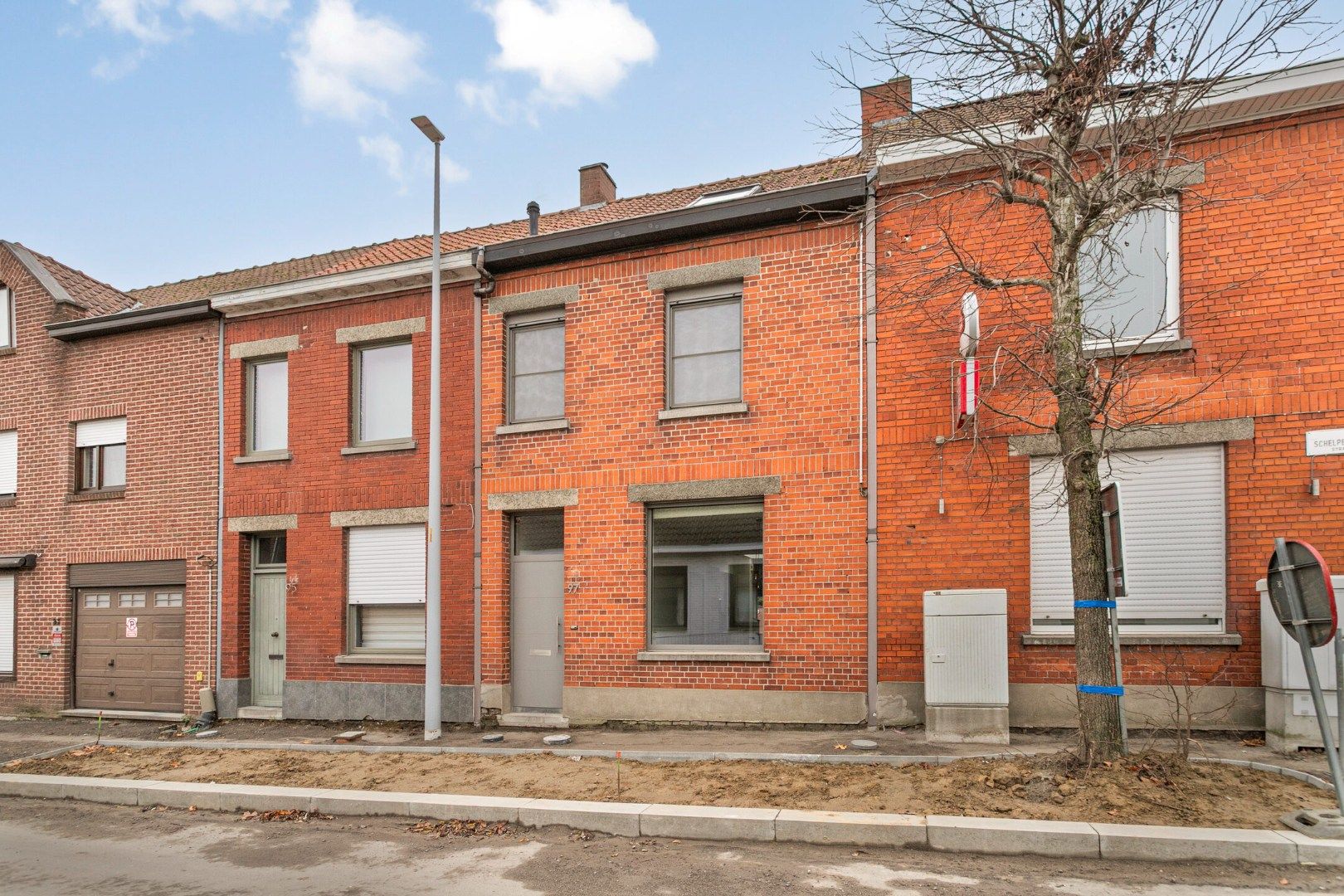 Gerenoveerde woning met prachtige leefruimte en garage! foto 19