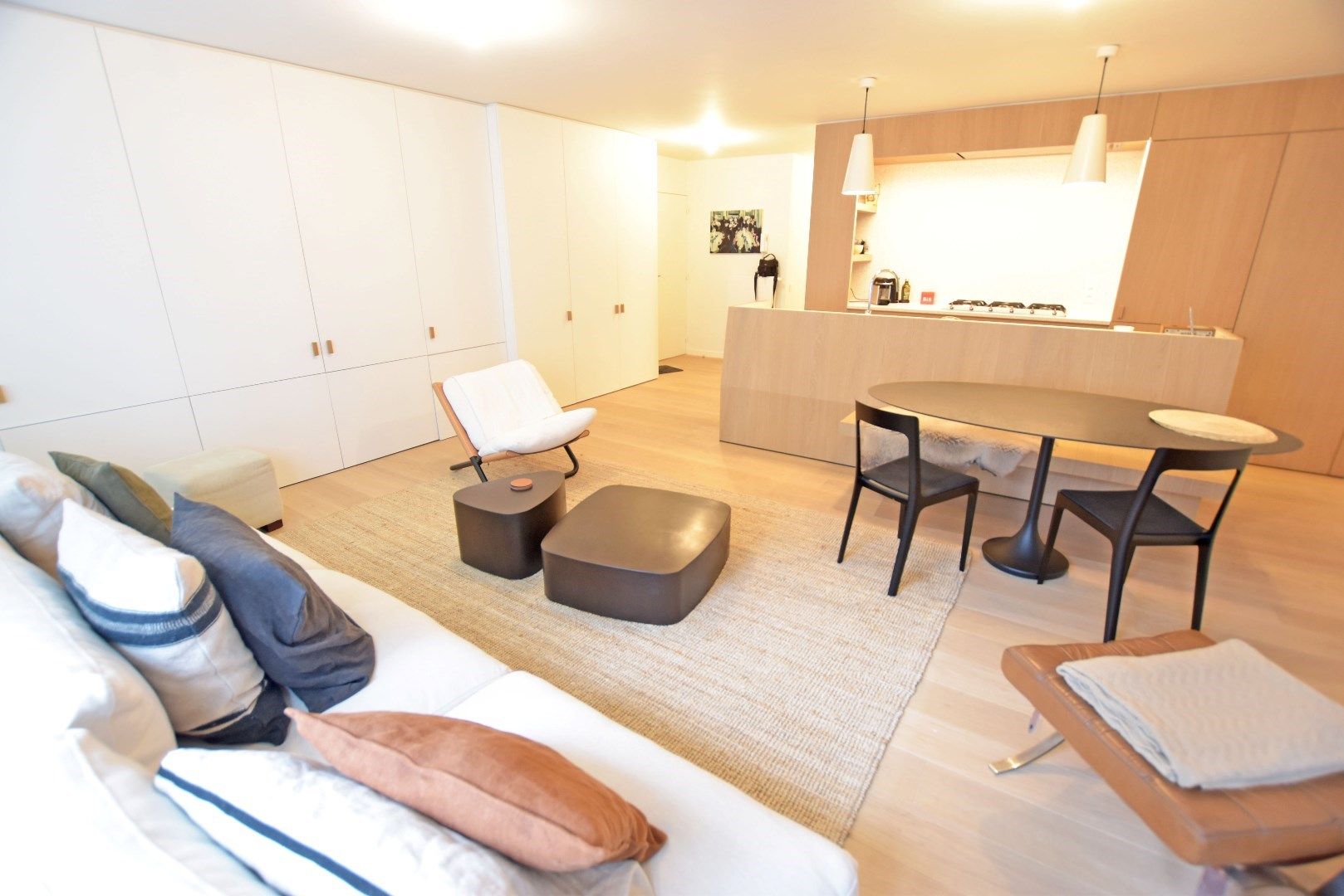 Mooi gemeubeld appartement in hartje Zoute met lateraal zeezicht!  foto {{pictureIndex}}