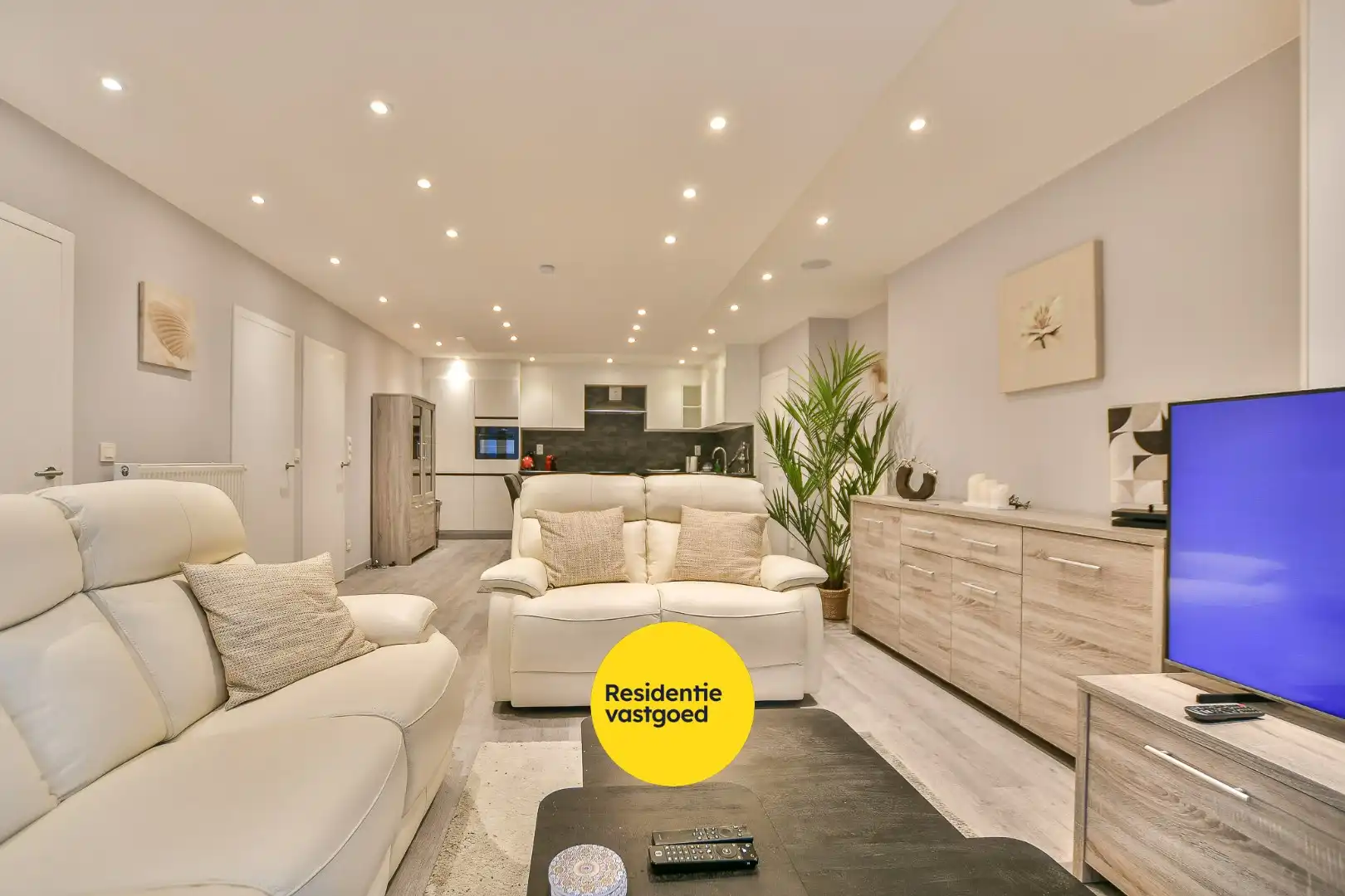 Gerenoveerd appartement met 2 slaapkamers te koop op toplocatie te Blankenberge!  foto {{pictureIndex}}