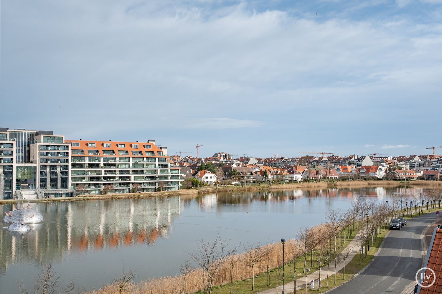 Prachtig gerenoveerd appartement op een topligging met frontaal meerzicht aan het zegemeer te Knokke. foto 24