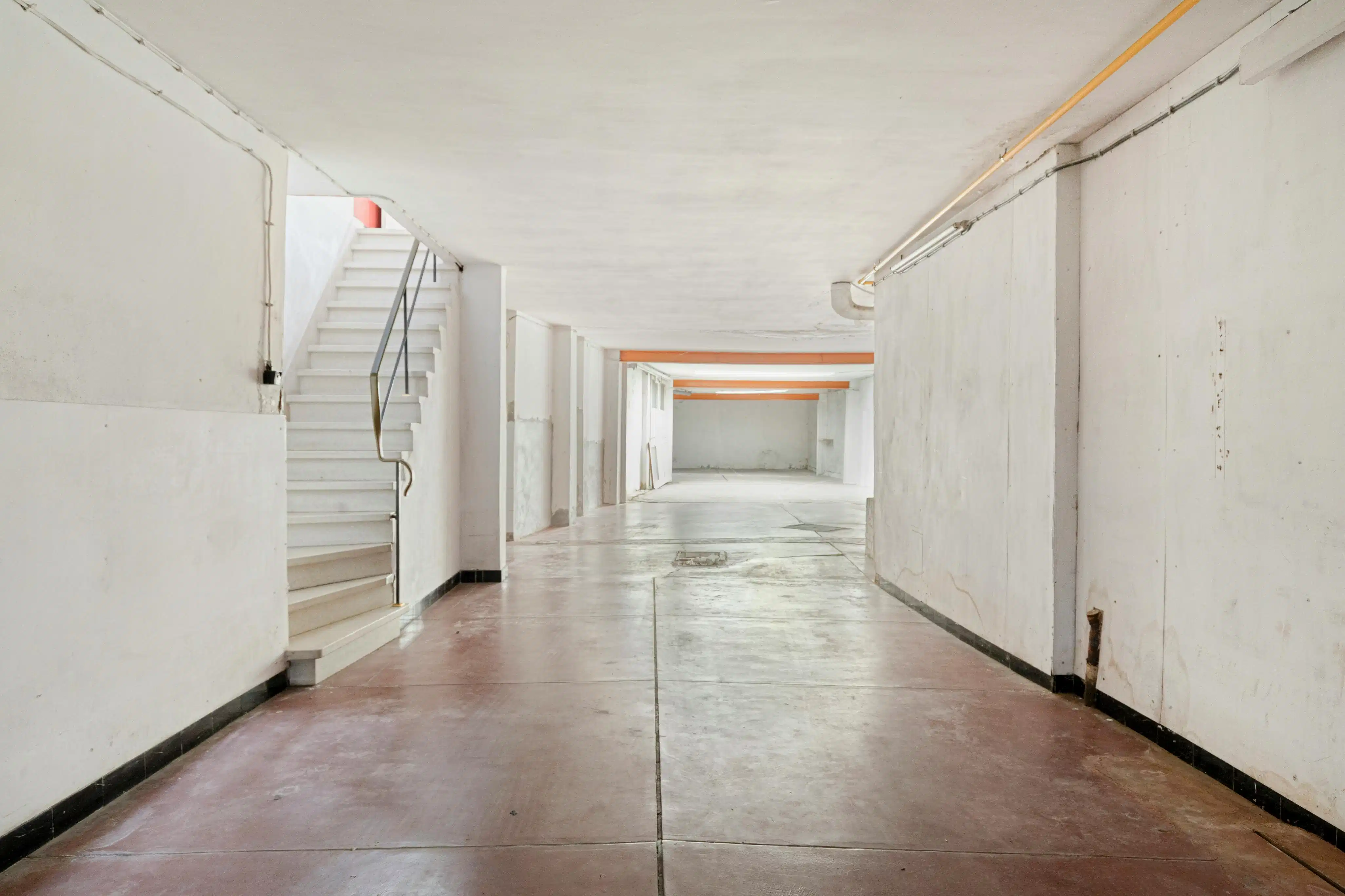 Te renoveren huis met inpandige garage (5) in hartje Brugge foto 2