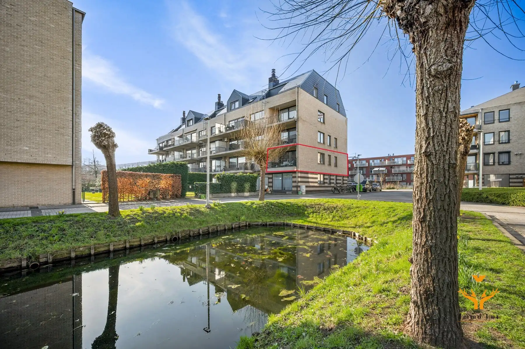 Instapklaar appartement met vijverzicht in Burcht foto {{pictureIndex}}