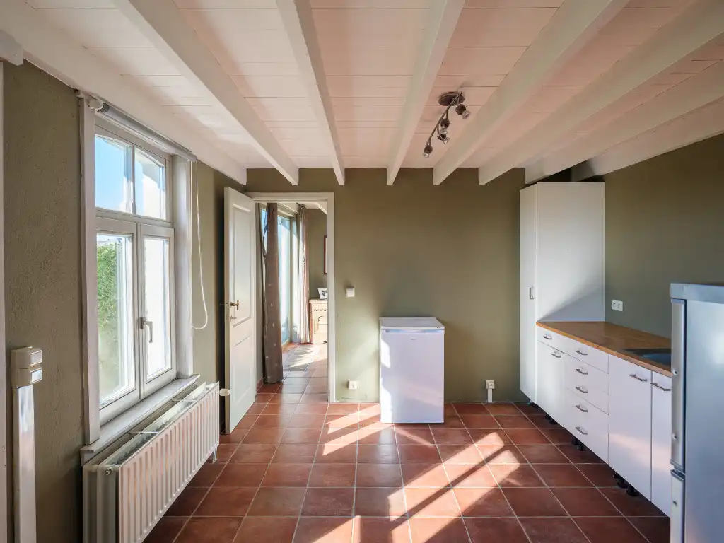 Karaktervolle hoeve met 5 slaapkamers en 4 badkamers, discreet gelegen op de tweede bouwlijn in een groene omgeving. foto 33