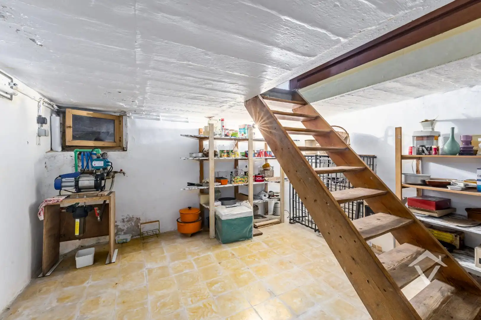 Ruime woning met bijgebouwen in Gistel: 5 Slaapkamers, 368m² Woonoppervlakte op een perceel van 1801m² foto 16