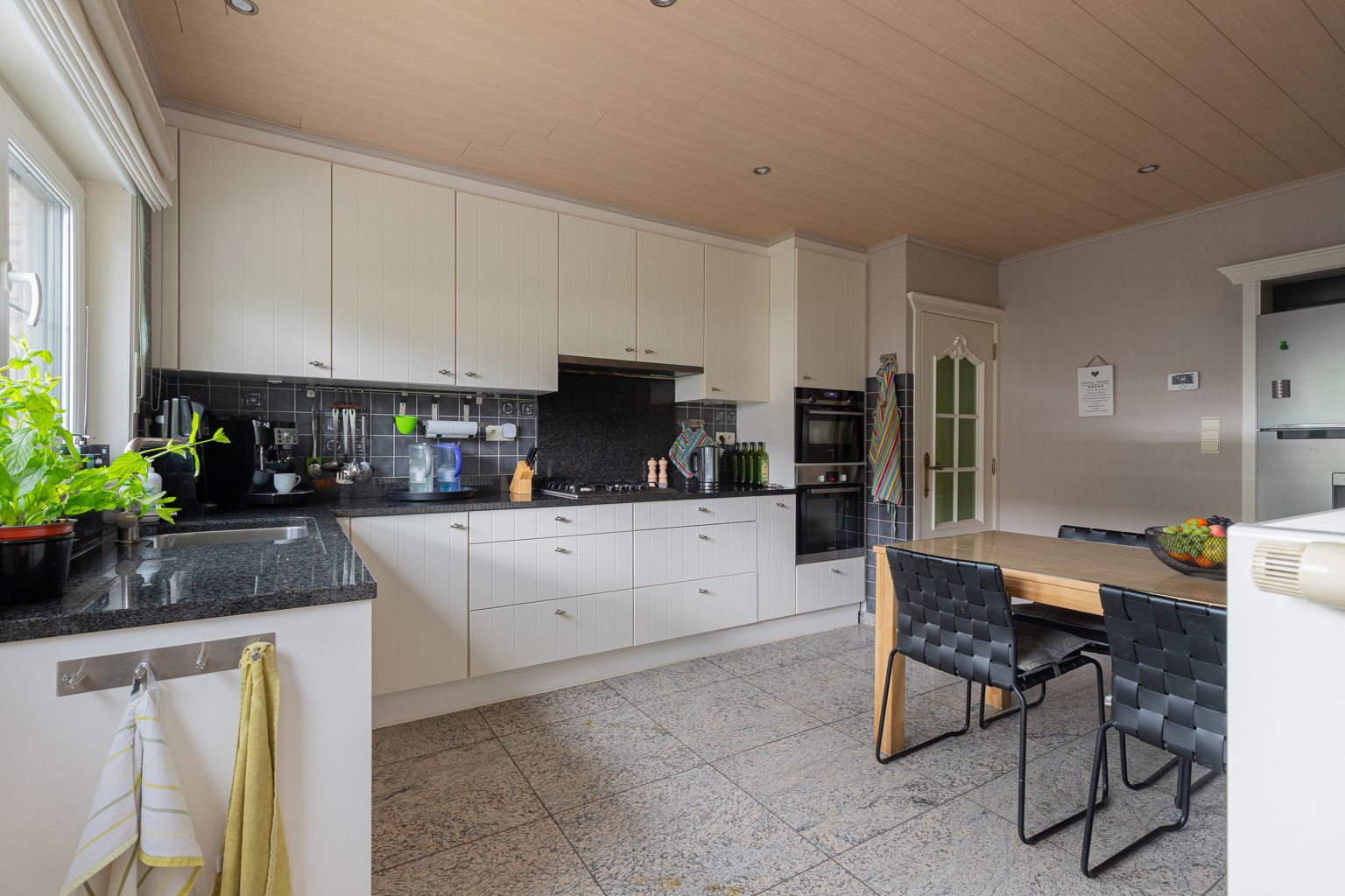 Rustig gelegen bungalow met 3 slaapkamers! foto 5
