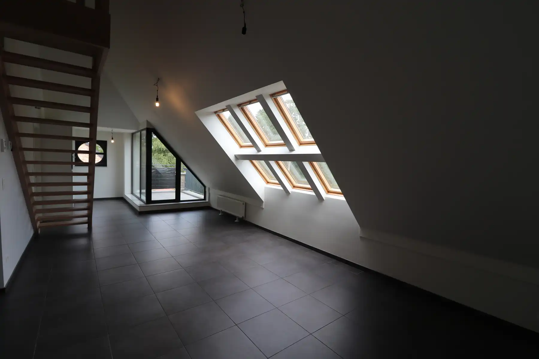 Een recent duplexappartement op de tweede en op de dakverdieping - met terras en garage. foto 2