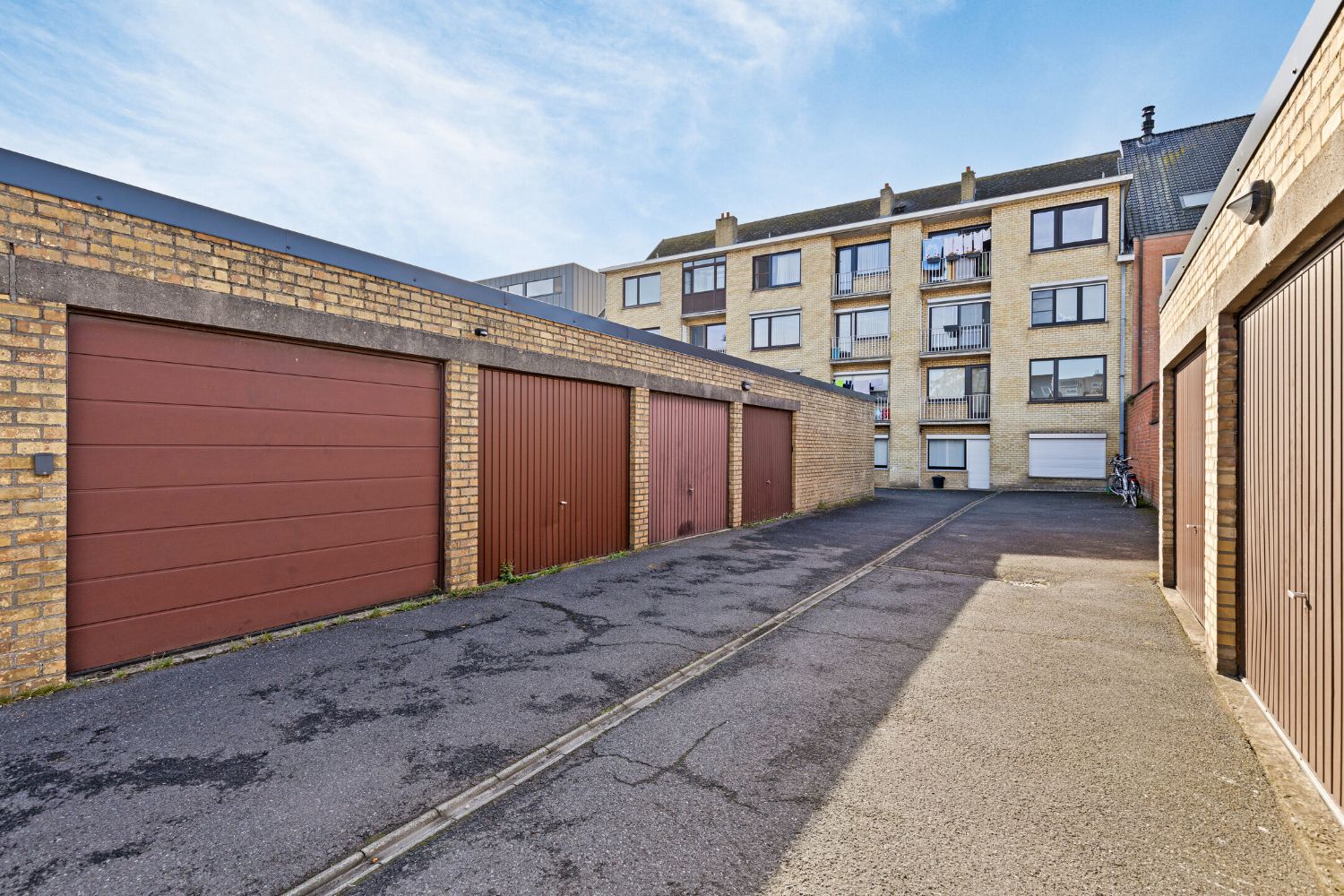 RUIM PARKAPPARTEMENT met 3 slaapkamers in het centrum van Oostkamp met garagebox. foto 12