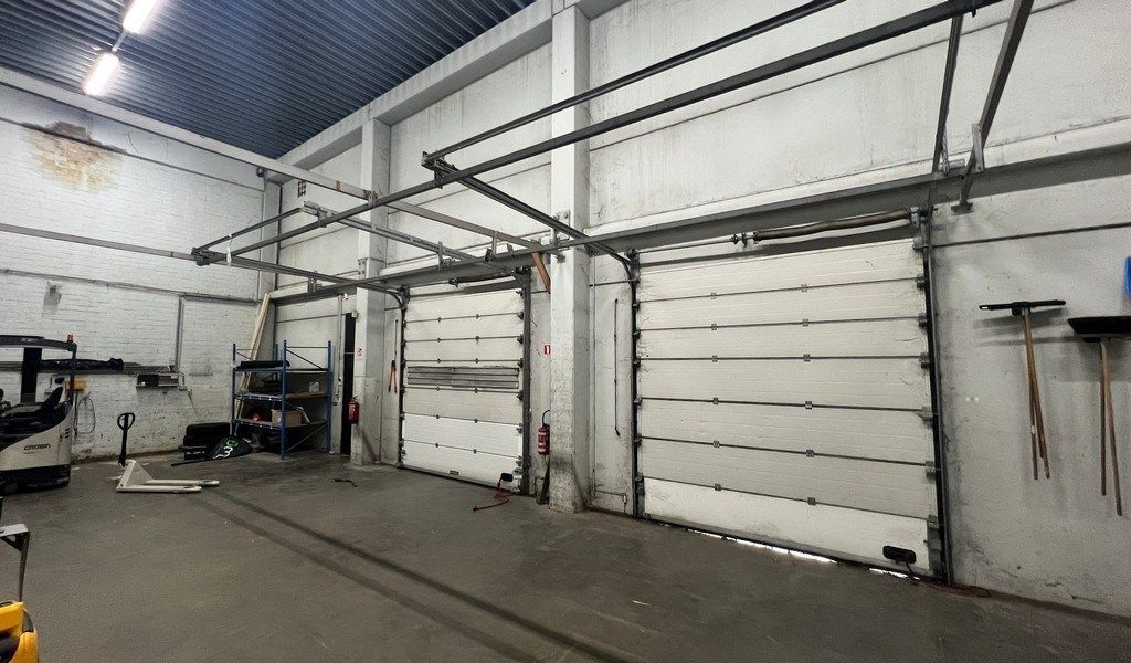 Bedrijfsgebouw met laadkades te huur in Ronse foto 6