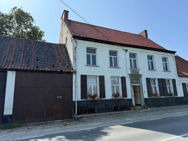 Te renoveren en te verbouwen authentieke vierkantshoeve uit de 18e eeuw foto 2