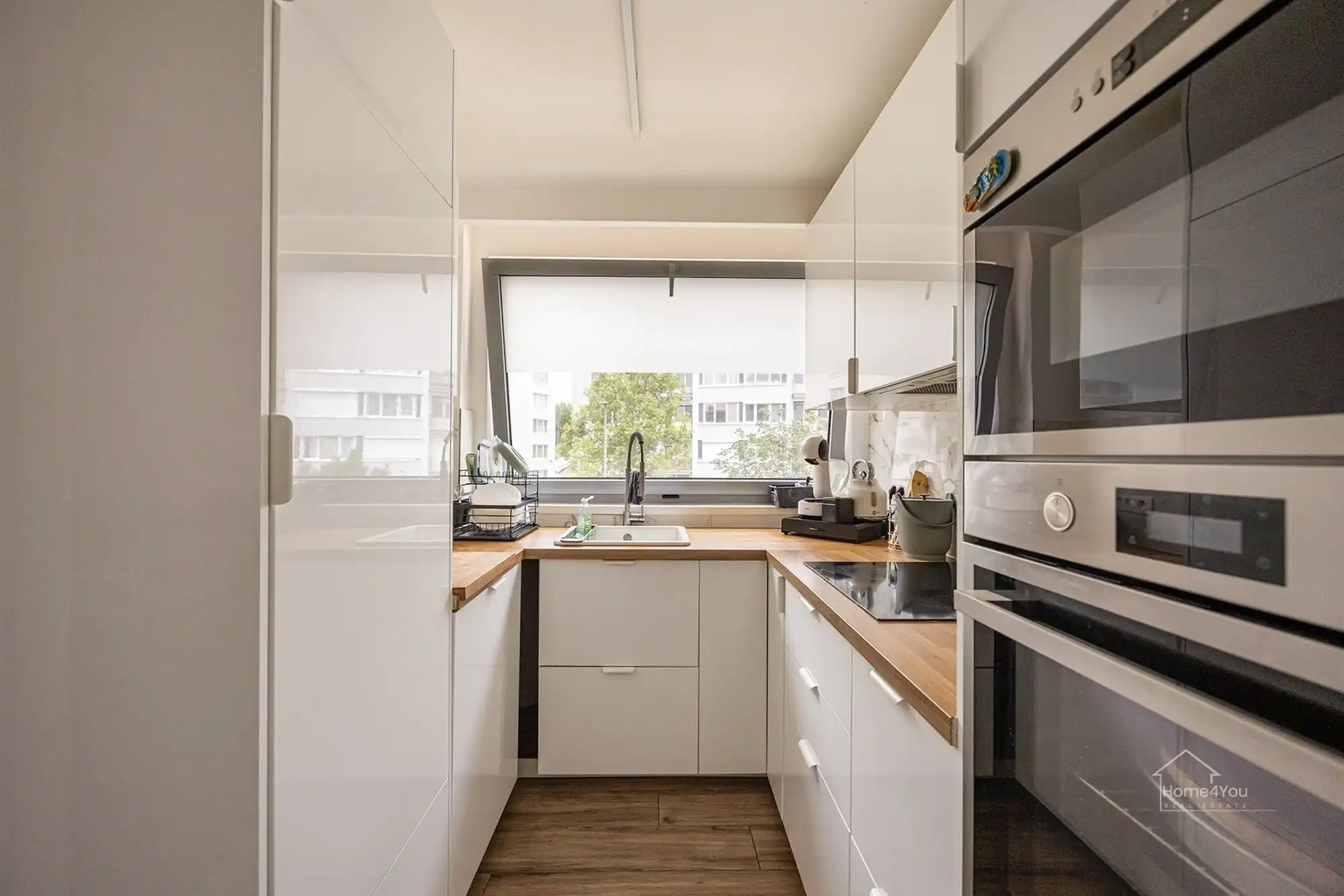 Instapklaar appartement met 3 slpk, terras en garagebox! foto 6