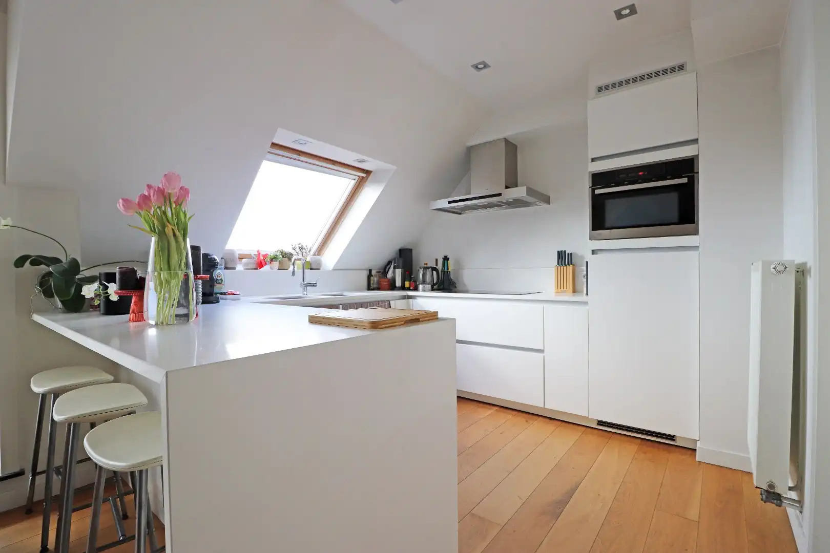 Verzorgd appartement met garage foto 3