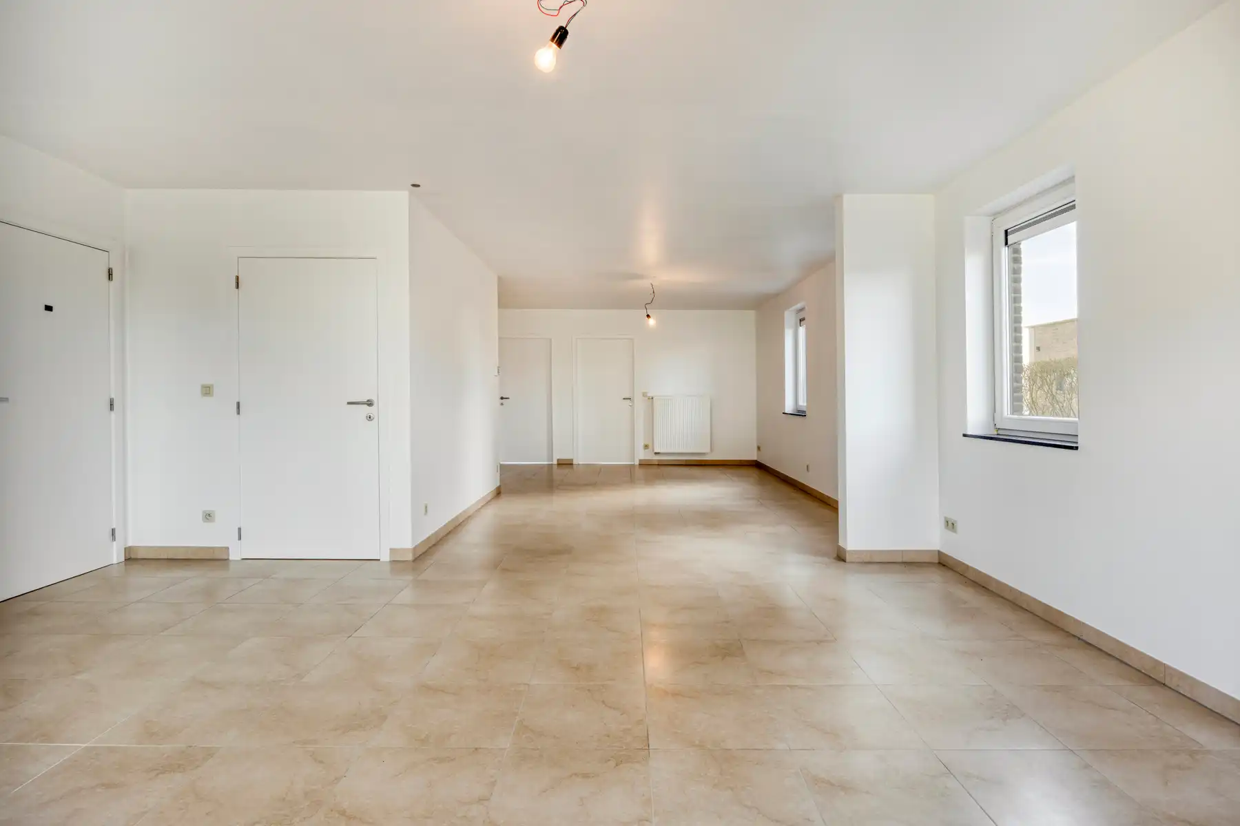 Gelijkvloers appartement - 2 slaapkamers - incl. 2 garages foto 2