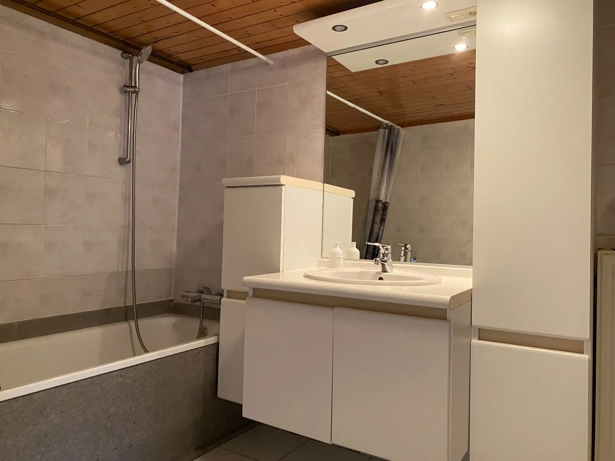 Verzorgde rijwoning nabij centrum | Brugsestraat foto 6