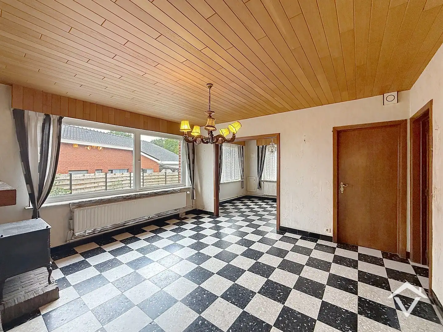 Gelijkvloerse woning met 3 slaapkamers, ruime garage en tuin op een gunstige ligging te Hooglede foto 6