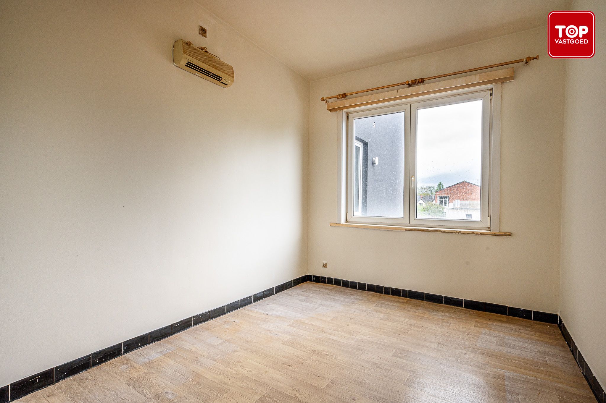 Op te frissen 2-slaapkamer appartement.  foto 13