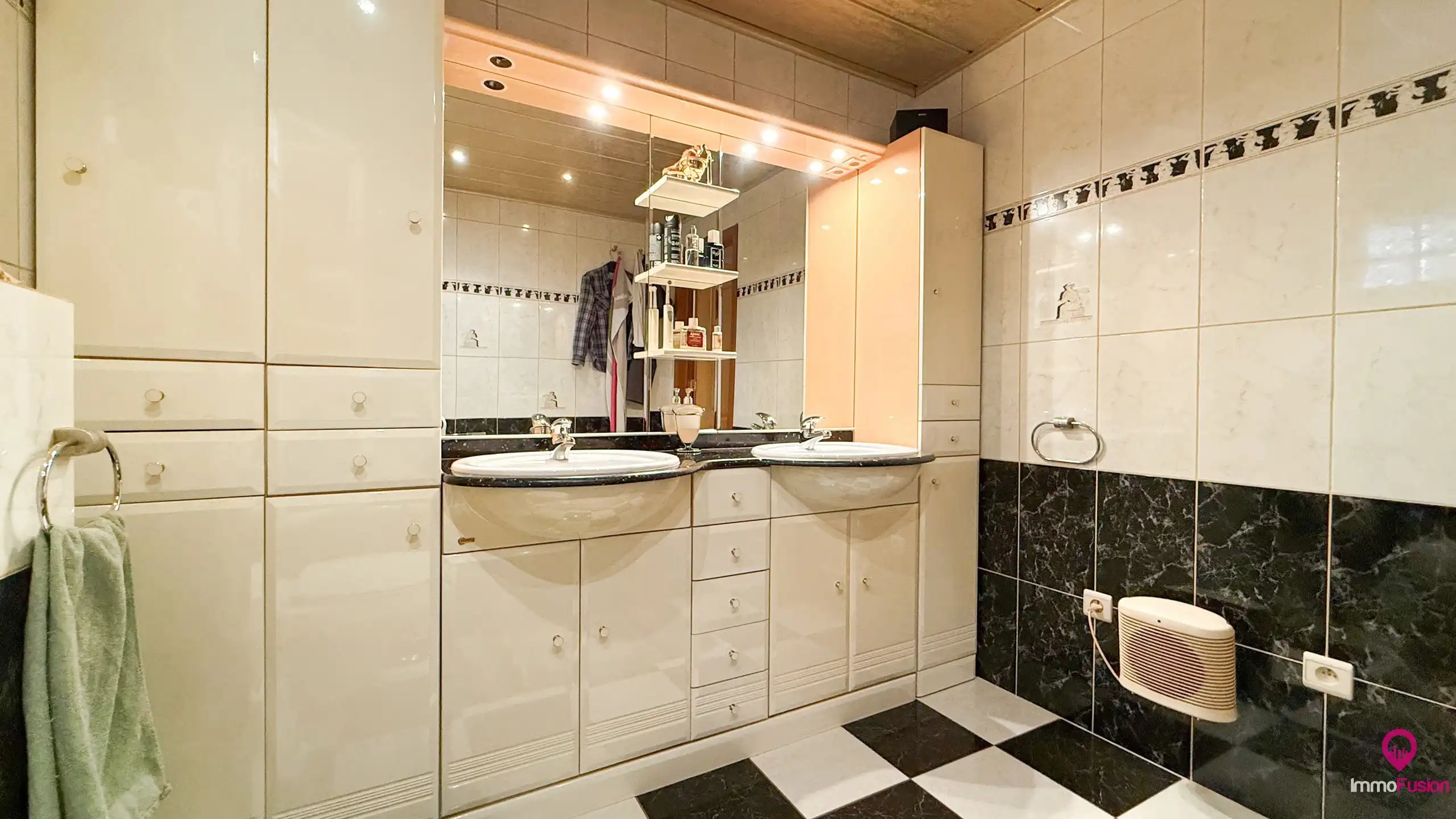 Deels gerenoveerde woning met groot perceel van ca 13are! foto 16