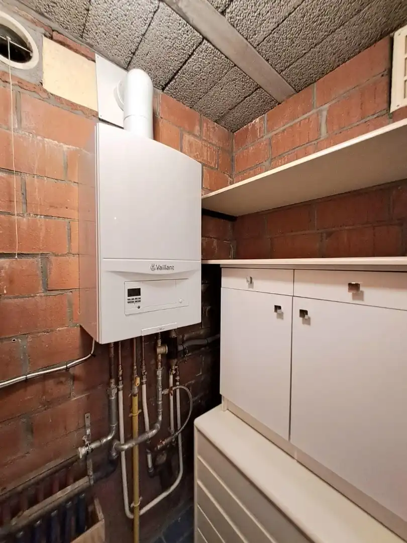 Lichtrijk gelijkvoers appartement met tuin en 2 slaapkamers en garage foto 22