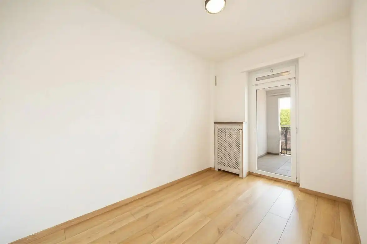 Recent gerenoveerd 2-slaapkamerappartement  met ruim terras te Wilrijk foto 8