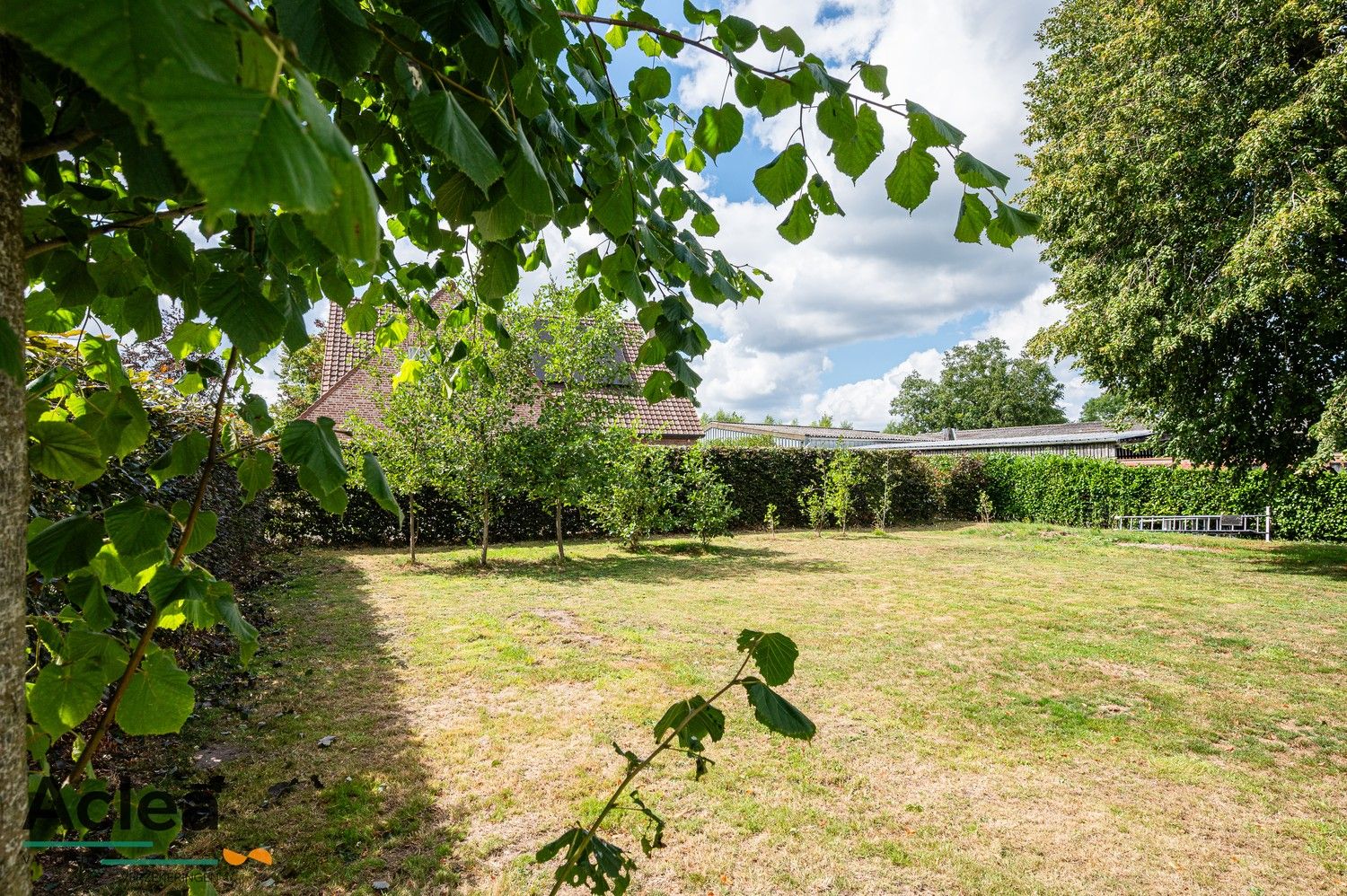 Stijlvolle, ruime woonst op een mooi perceel foto 32