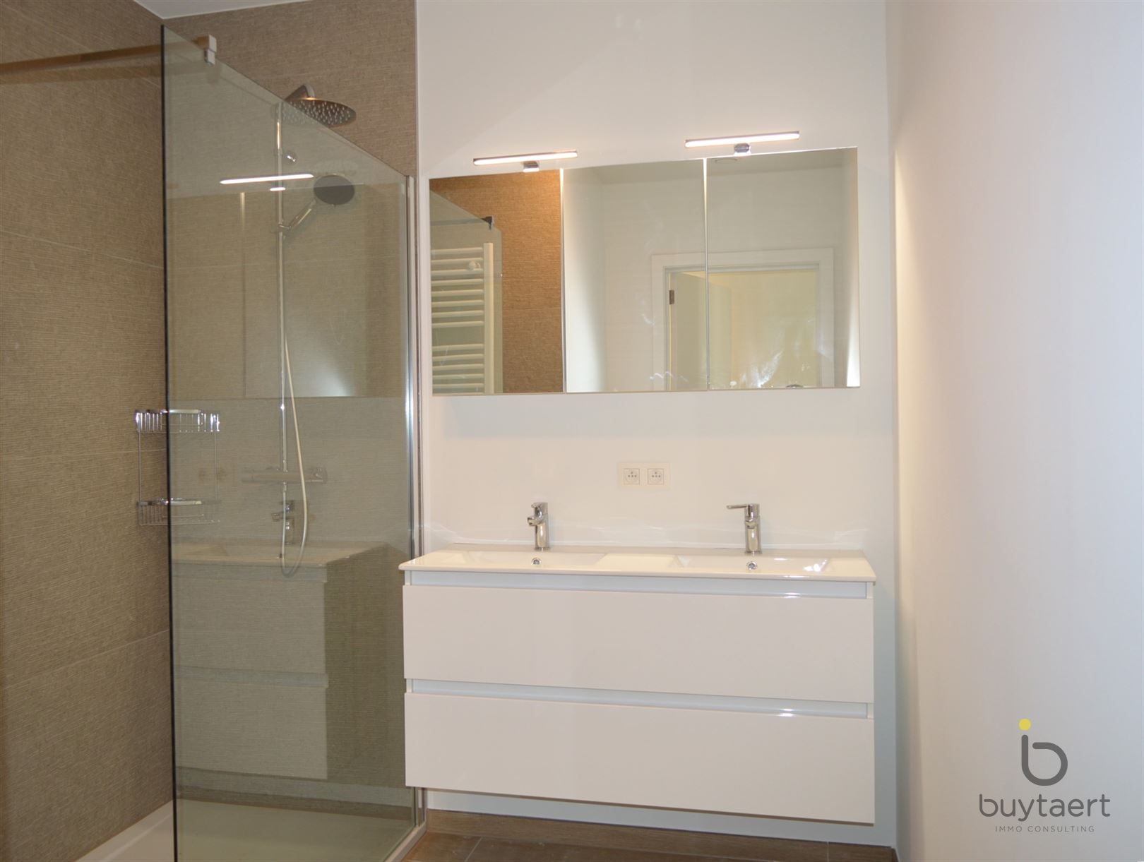 Gelijkvloers nieuwbouw appartement met twee slaapkamers. foto 8