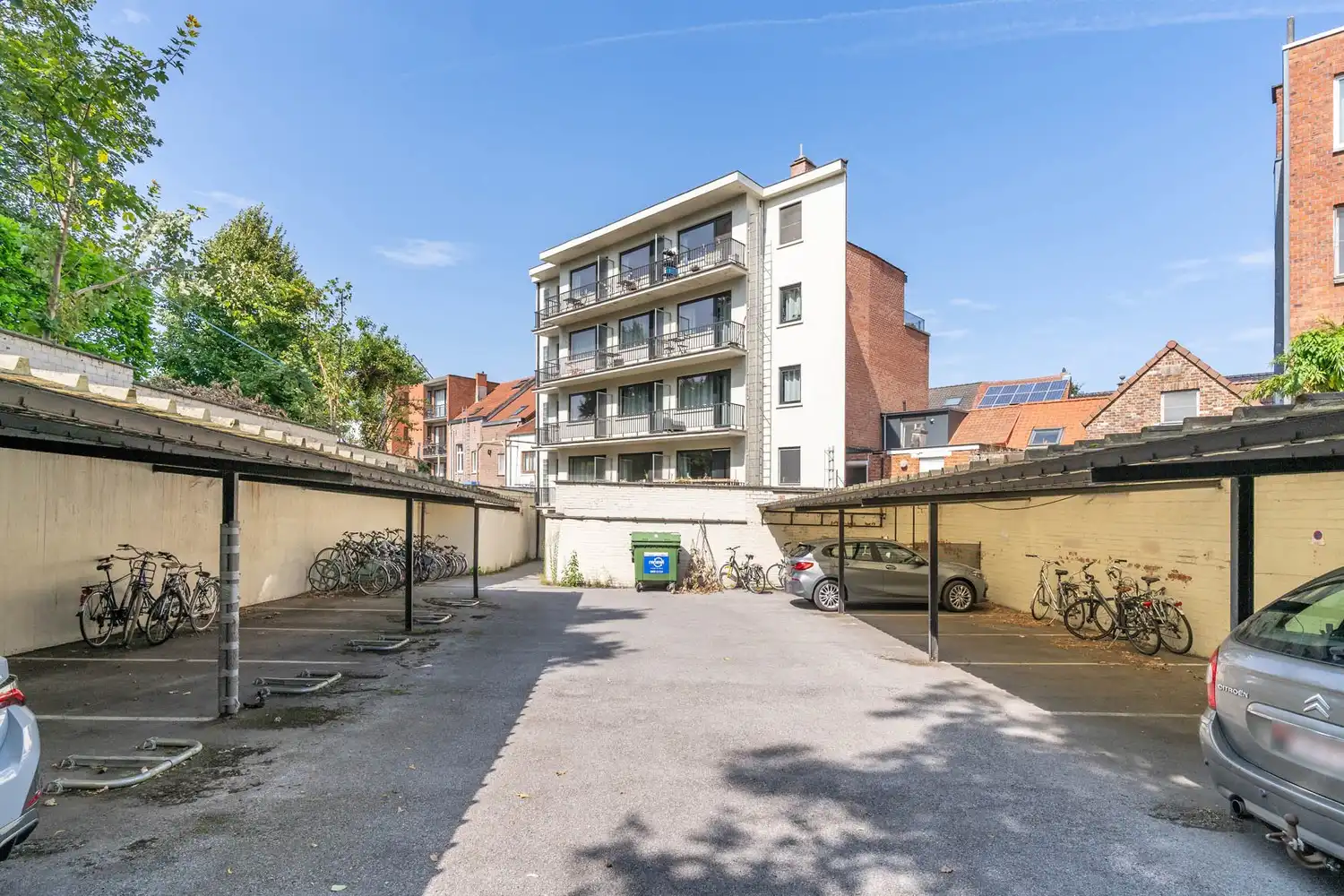 Achterin gelegen, overdekte en van de straat afgesloten autostaanplaats te centrum Leuven! foto 2