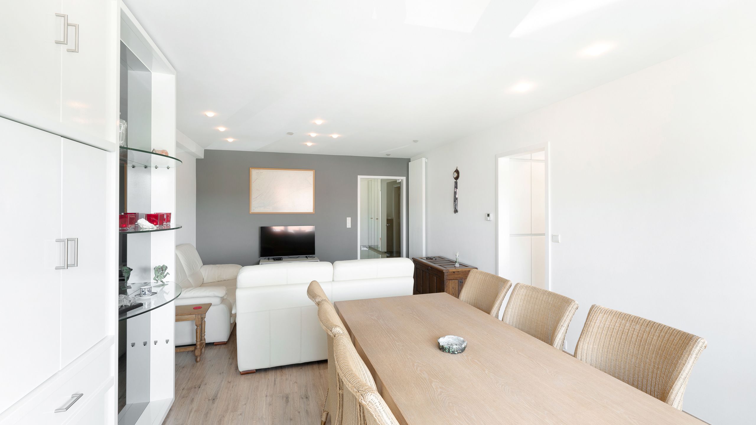 Ruim 3-slpk appartement met vrij uitzicht op de Koningslaan  foto 11