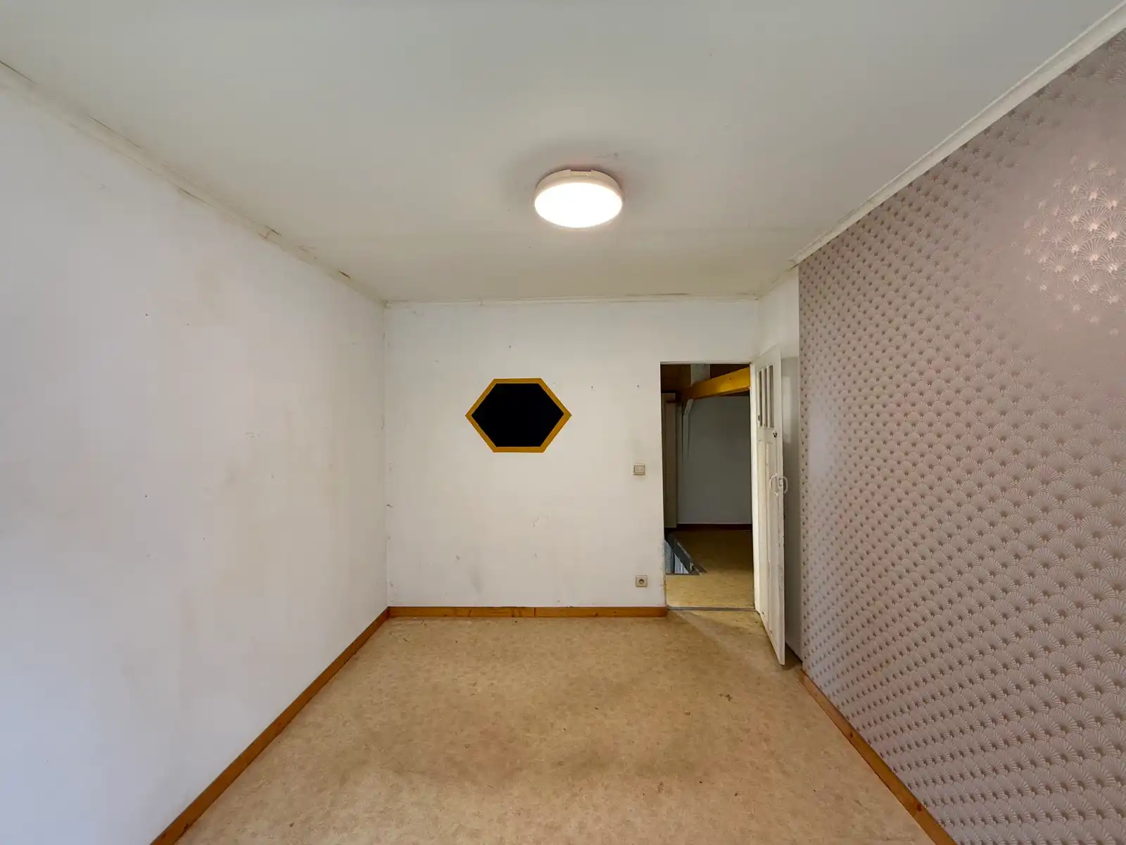 Te renoveren woning met 3 slaapkamers, garage en tuin foto 12
