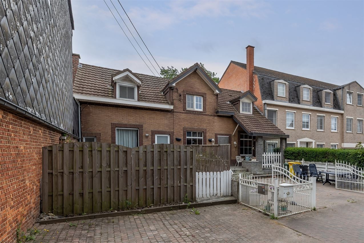 Gerenoveerde woning in rustige straat, 2 slaapkamers, ruime keuken, conforme elektriciteit en wandelroutes vlakbij. foto 2