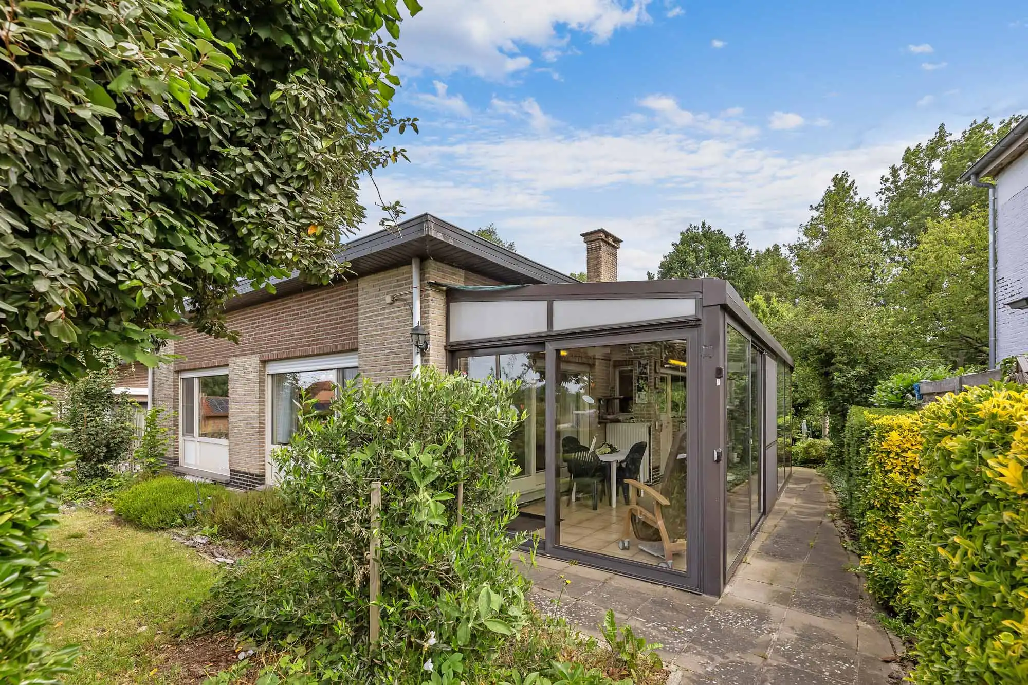 Ruime bungalow met uitzonderlijk potentieel op toplocatie foto 25
