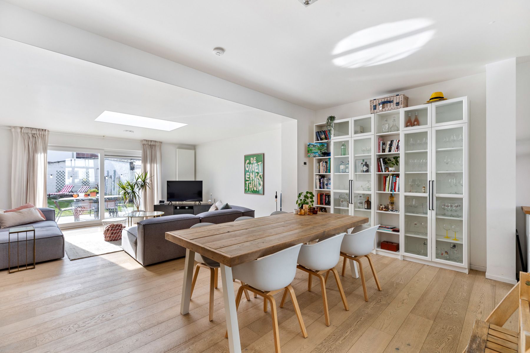 Wonen zonder zorgen: instapklare, gerenoveerde woning met tuin! foto 2