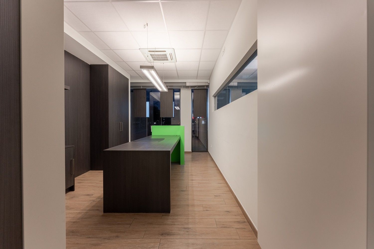 Mooi gerenoveerd handelspand pal in het centrum van Pelt met 7 parkeerplaatsen foto 11