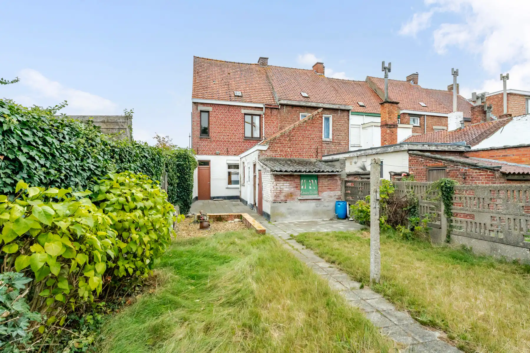 Centraal gelegen te renoveren woning met tuin foto 16