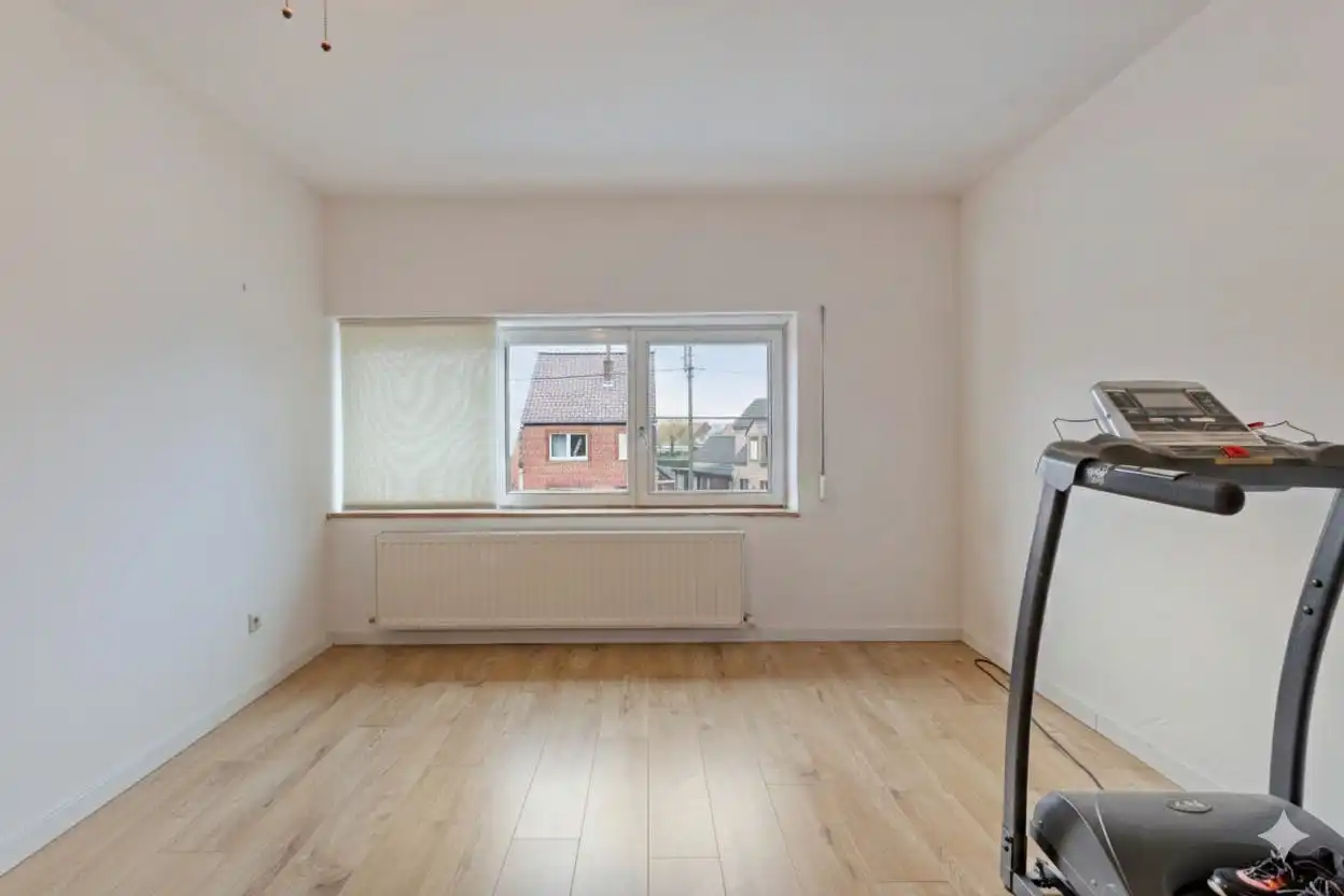 Instapklare, ruime woning in Zepperen op een riant perceel foto 15